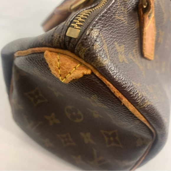 Louis Vuitton Monogram Speedy 25 Bag - Picture 9 of 16